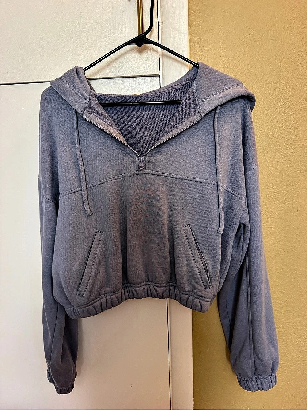 Alo Cropped Hoodie in Purple Like New